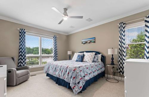 Southmont Maison | Leeloo's on the Lake - Sleeps 12
