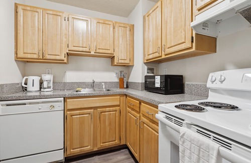 Richmond Appartement | Legacy at Imperial Village 104 I 1 Bed 1 Bath
