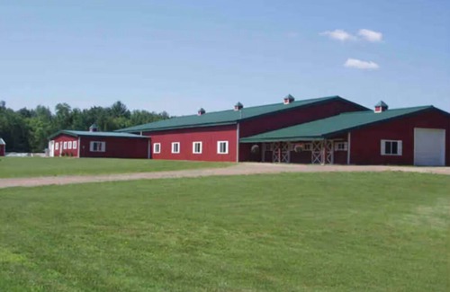 Eau Claire Maison | Legacy farm waterfront horse farm with 3bedroom in a barn complex in Eau Claire.