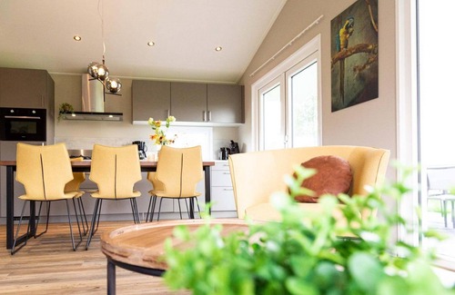 Lageweg Chalet De Ski | ✓ Leijhoeve at Parc de IJsselhoeve ✓ Holiday home for 6 persons ✓ Located in Nieuwerkerk aan den IJssel (Zuid-Holland) ✓ Holiday park next to the IJssel ✓ Book directly through the park