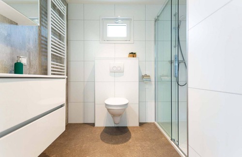 Lageweg Chalet De Ski | ✓ Leijhoeve at Parc de IJsselhoeve ✓ Holiday home for 6 persons ✓ Located in Nieuwerkerk aan den IJssel (Zuid-Holland) ✓ Holiday park next to the IJssel ✓ Book directly through the park