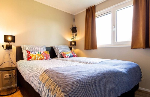 Lageweg Chalet De Ski | ✓ Leijhoeve at Parc de IJsselhoeve ✓ Holiday home for 6 persons ✓ Located in Nieuwerkerk aan den IJssel (Zuid-Holland) ✓ Holiday park next to the IJssel ✓ Book directly through the park