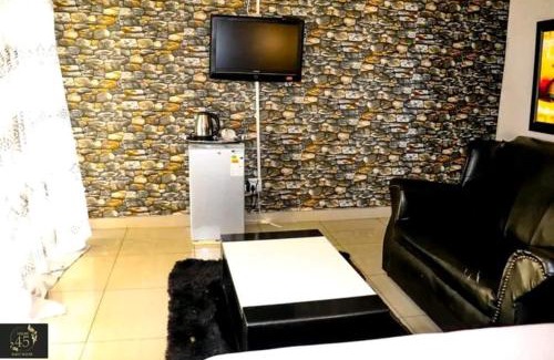 Thembisile Maison | Leisure 45 Guest House