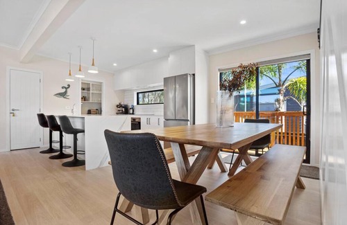 Waihi Beach Maison | Leisure on Leo
