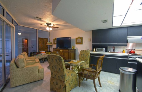 Paradise Lakes Villa | Leithen Lodge, comme une maison baronniale écossaise fantastique à N. Tampa, une oasis privée