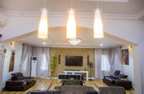 Ajah Villa | LEKKI SECRET MANSION 'n' SWIMMING POOl