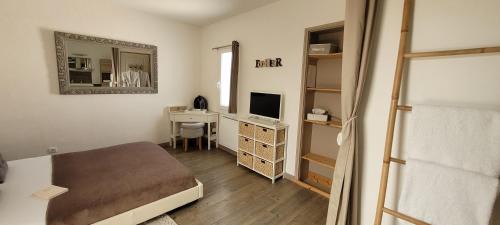 Malves-en-Minervois Lit Et Petit-Déjeuner | LeMasBlanc, Chambre d'hôtes & jacuzzi privé, au calme, 15min de Carcassonne