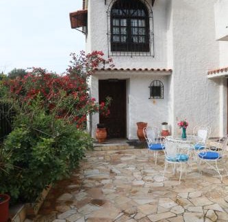 Troizinia Maison | Lemon tree house