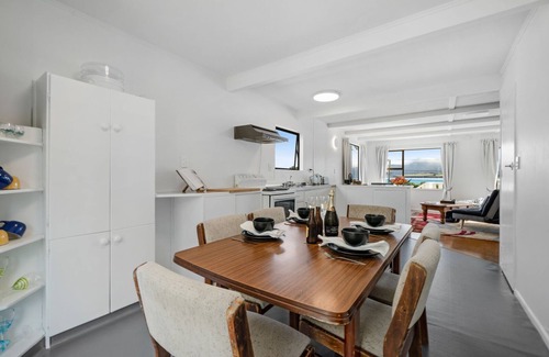 Palliser Bay Maison | Lendale Bach - Lake Ferry Holiday Home