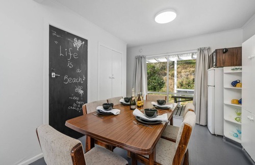 Palliser Bay Maison | Lendale Bach - Lake Ferry Holiday Home