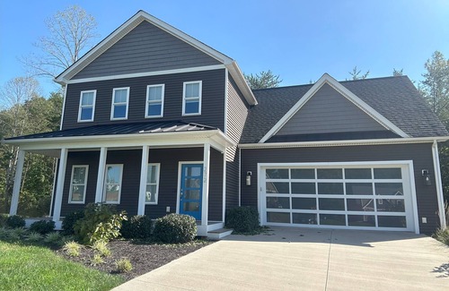 Naruna Maison | Leo's Lair: new 3 BR/3 bath home in desirable Trent's Landing community