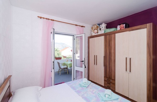 Brasina Maison | Chambre Leo - Chambre Double avec Balcon et Vue sur la Mer
