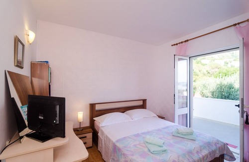 Brasina Maison | Chambre Leo - Chambre Double avec Balcon et Vue sur la Mer