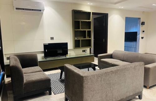 Pashim Vihar Appartement | Leo Urban stäyz® Premium 3BR in Delhi with AC, WiFi