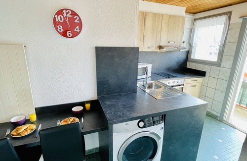 Forges-les-Bains Appartement | Léon : Appartement avec balcon à 300 m des Thermes