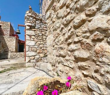 Karvelas Maison | Leonidas' Guest House