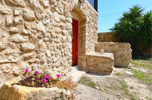 Karvelas Maison | Leonidas' Guest House