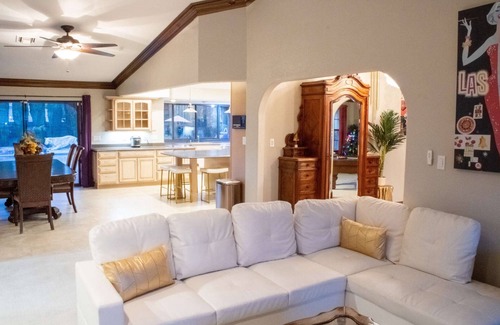Paradise Maison | Leopard Lux Gold Rush: Heated*Pool, 4000SqFt, Jacuzzi*, Billiards, Darts, Projector, 4K TV's, Darts