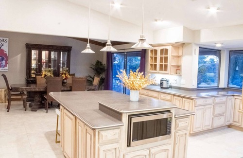 Paradise Maison | Leopard Lux Gold Rush: Heated*Pool, 4000SqFt, Jacuzzi*, Billiards, Darts, Projector, 4K TV's, Darts