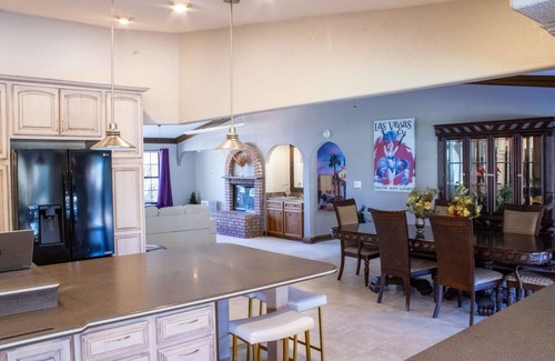 Paradise Maison | Leopard Lux Gold Rush: Heated*Pool, 4000SqFt, Jacuzzi*, Billiards, Darts, Projector, 4K TV's, Darts