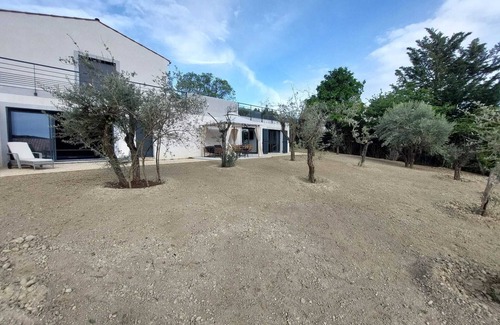 Manosque Villa | Gite 5 étoiles piscine privée chauffée toute l'année, jacuzzi et sauna pour 2