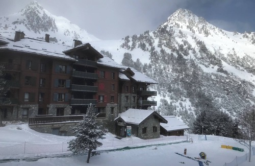 Arc-1950 Appartement | Les Arc 1950, skis aux pieds Grand lit moderne et spacieux (4 couchages confortables)