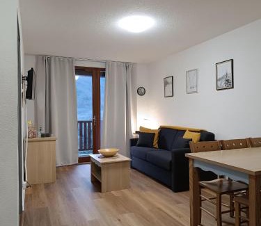 Arreau Appartement | Les Balcons de La Neste - Appt 1 à 6 personnes (Balcon et vue montagne)