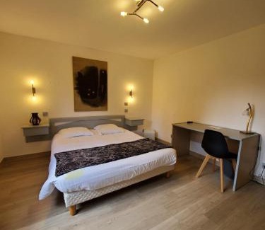 Aurec-sur-Loire Hôtel | Les Cèdres Bleus