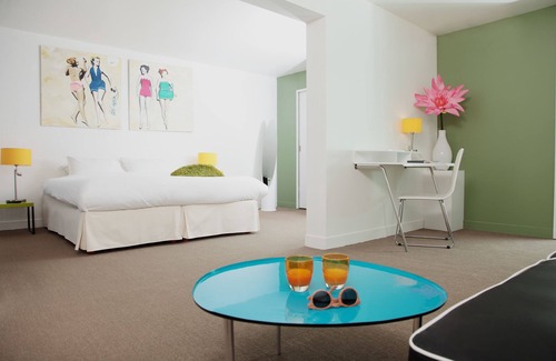 Saint-Pierre-la-Garenne Hôtel | Les Canisses