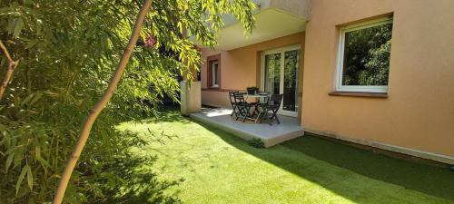 Lafourguette Appartement | Les Capitouls - avec entrée autonome, clim neuve, jardin, parking privé & sa piscine ! -