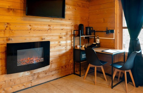 Occhiatana Chalet De Ski | 'Les Chalets De Tesa' with mountain view, Wi-Fi and air conditioning