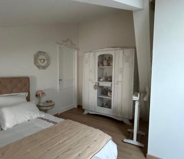 Saint-Loup-de-Varennes Maison | Les chambres claires Givry