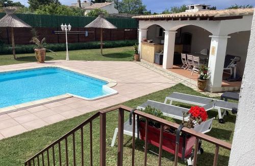 Aramon Maison | Les chambres d'hôtes d'Eloïse, piscine privée