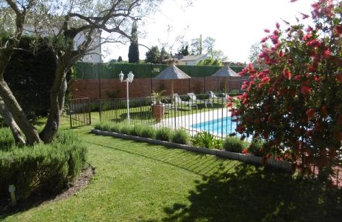 Aramon Maison | Les chambres d'hôtes d'Eloïse, piscine privée