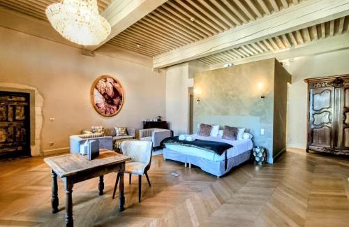 Sainte-Julie Hôtel | Les Chambres De La Renaissance