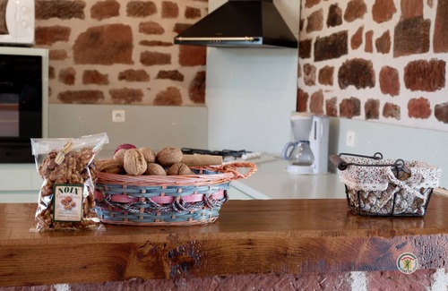 Lagleygeolle Maison | Les Collines Rouges, private heated swimming pool, close to many tourist attractions