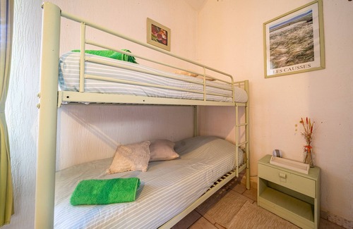 Saint-Julien-d'Arpaon Lit Et Petit-Déjeuner | Les Copains à Bord - Chambres Familiales