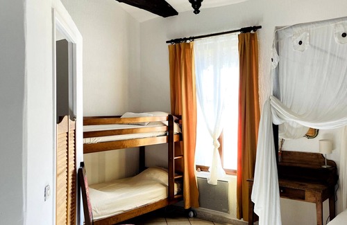 Saint-Julien-d'Arpaon Lit Et Petit-Déjeuner | Les Copains à Bord - Chambres Familiales