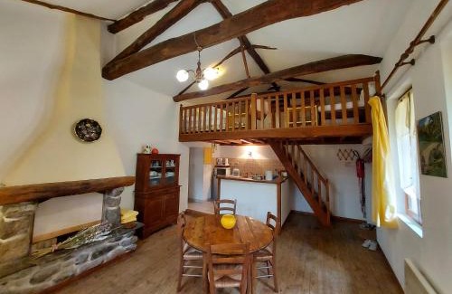 Saint-Julien-d'Arpaon Maison | Les Copains a Bord - gites