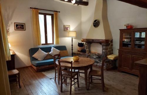 Saint-Julien-d'Arpaon Maison | Les Copains a Bord - gites