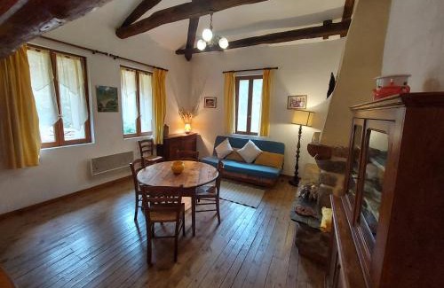 Saint-Julien-d'Arpaon Maison | Les Copains a Bord - gites