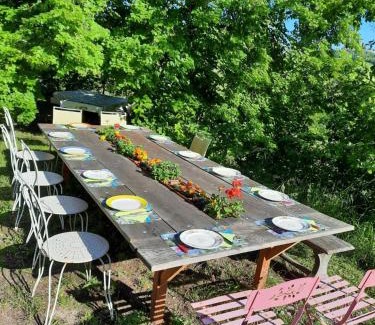 Saint-Laurent-les-Tours Maison | Les coteaux de Planèze, maison et jardin dans le Lot! Chambres chez l'habitant!
