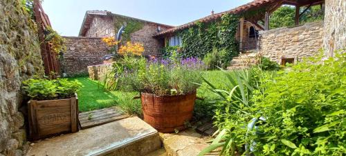 Nozieres Maison | Les Gîtes du Couvent