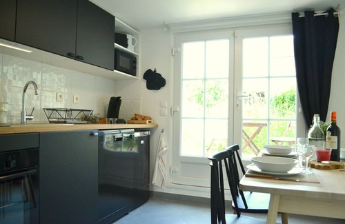 Les Sablons Maison | ★Les Grumes ★Centre Ville★Patio★Wifi