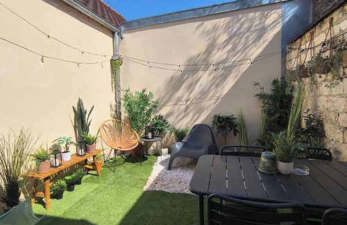 Les Sablons Maison | ★Les Grumes ★Centre Ville★Patio★Wifi