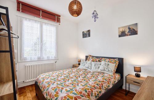 Bourg-en-Bresse Appartement | Les Hirondelles - 2 chambres, 3 lits, climatisation et balcon