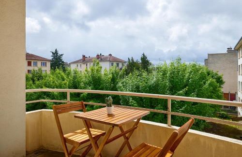 Bourg-en-Bresse Appartement | Les Hirondelles - 2 chambres, 3 lits, climatisation et balcon