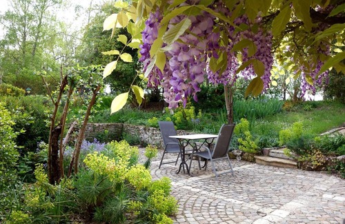 Villegouge Lit Et Petit-Déjeuner | Les Jardins de Camelot