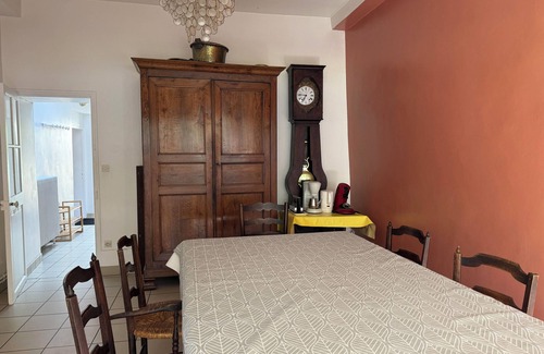 Noyers-sur-Serein Maison | Les Jardins Perchés - large house with garden in the heart of a medieval village