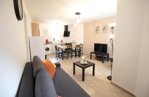 Thierville-sur-Meuse Appartement | Les loges de Véro - Rez-de-chaussée - Parking privé - Garage vélo et moto - LOGEMENT NEUF - 5 couchages - 2 chambres - 1 canapé convertible - WIFI - Climatisation - Géré par Presta-Zen'Services